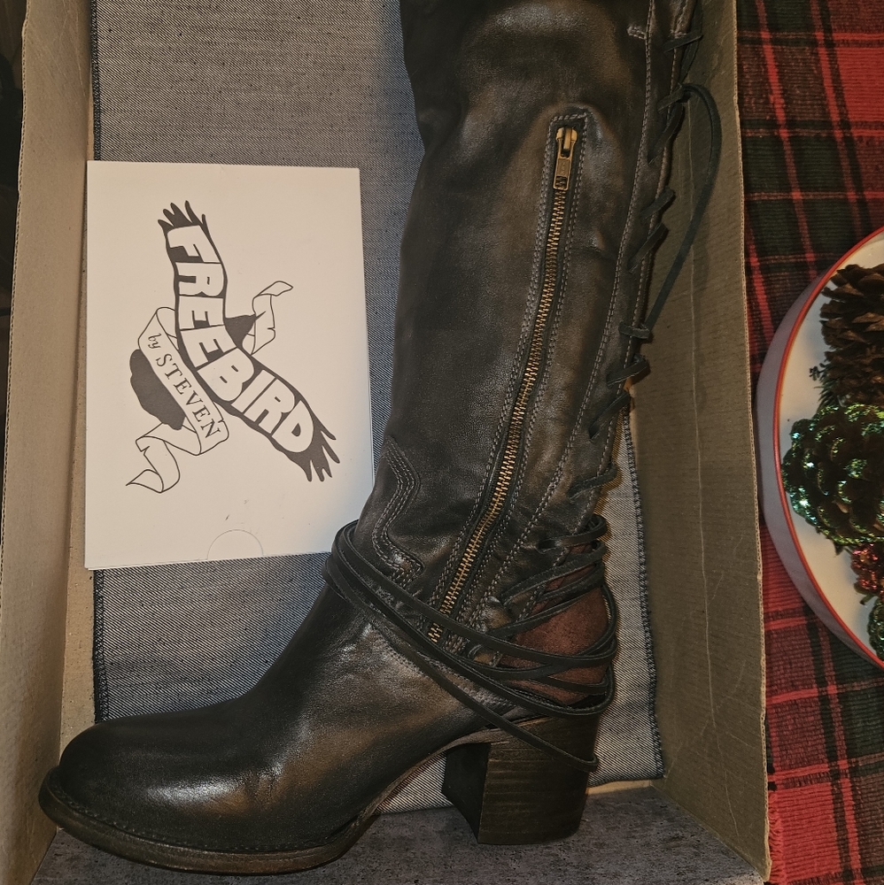 Freebird Coals in black size 10